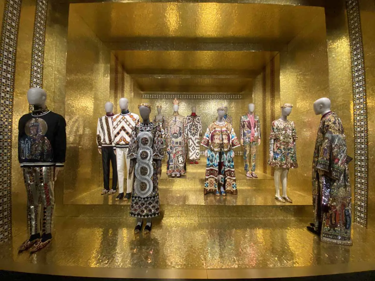 Mostra "Dal Cuore alle Mani: Dolce&Gabbana" al Palazzo Reale di Milano. Copyright © Avion Luxury Magazine.