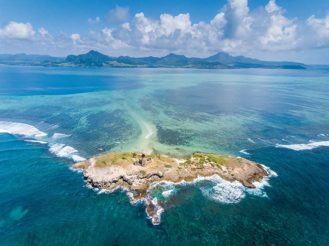 SCENERIES SEA, BEACHES ILE AUX FOUQUETS, LIGHTHOUSE ISLAND. Copyright © Mauritius Tourism Promotion Authority