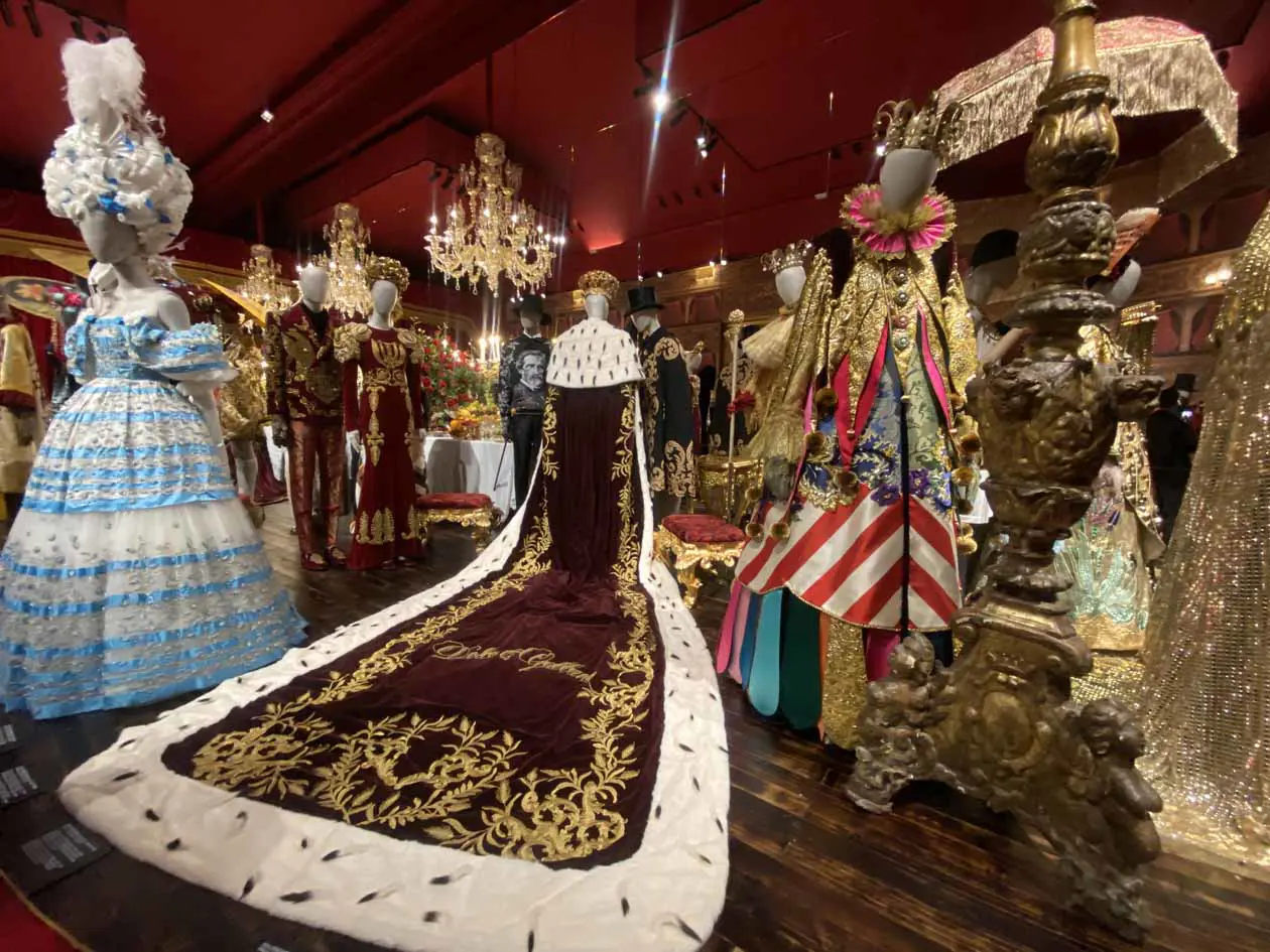 Mostra "Dal Cuore alle Mani: Dolce&Gabbana" al Palazzo Reale di Milano. Copyright © Avion Luxury Magazine.