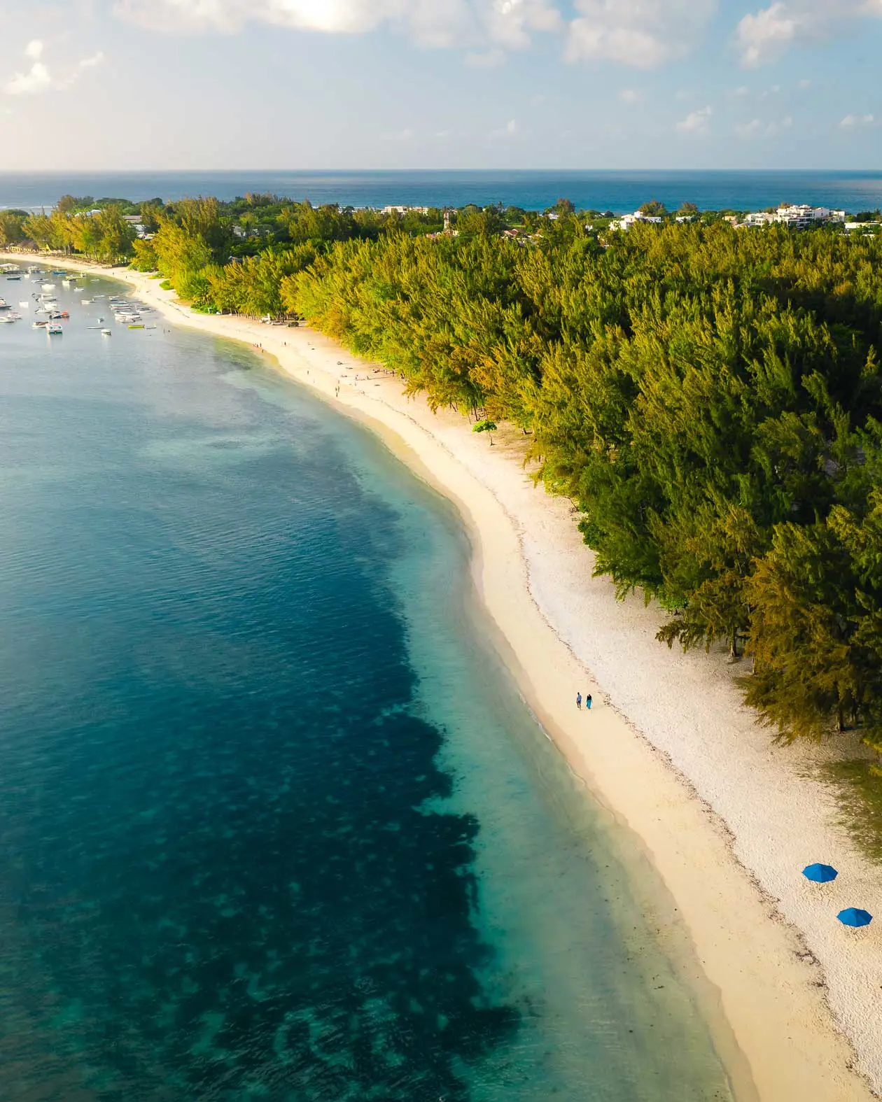 SCENERIES SEA, BEACHES LE MORNE. Copyright © Mauritius Tourism Promotion Authority