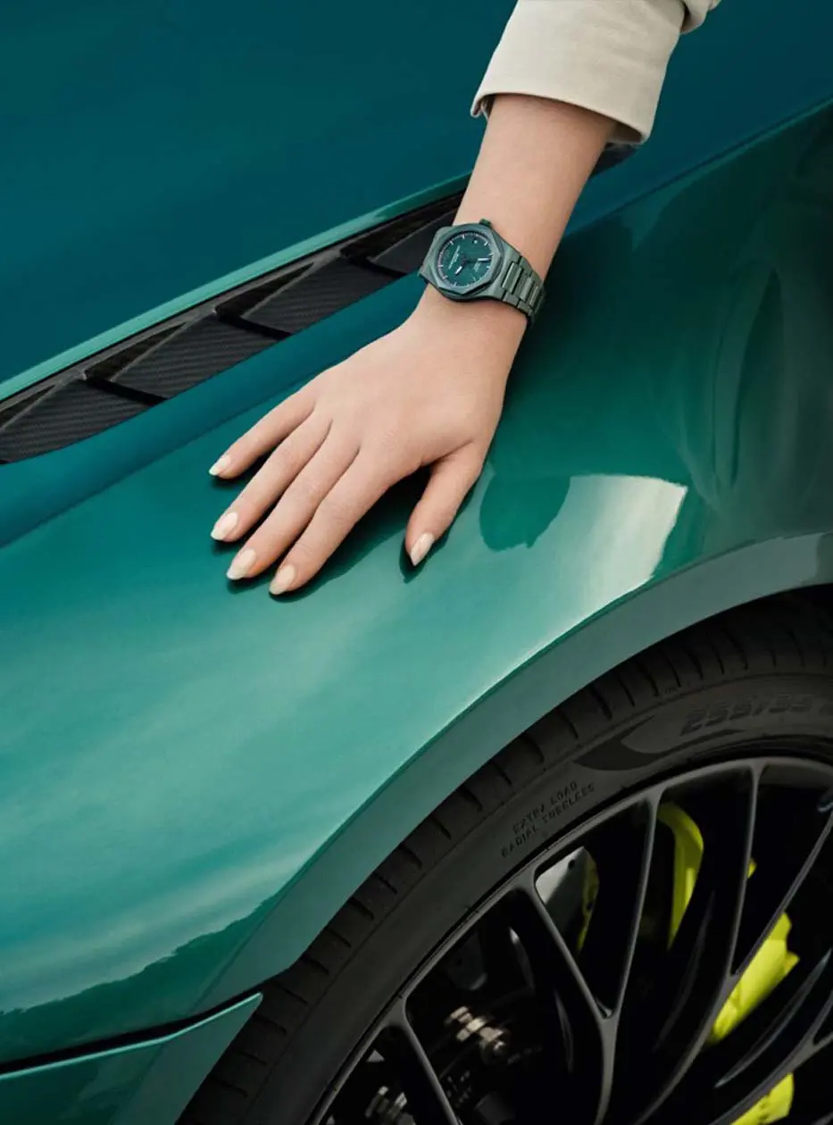 Girard-Perregaux Laureato Green Ceramic Aston Martin Edition. Copyright © Girard-Perregaux / Aston Martin.