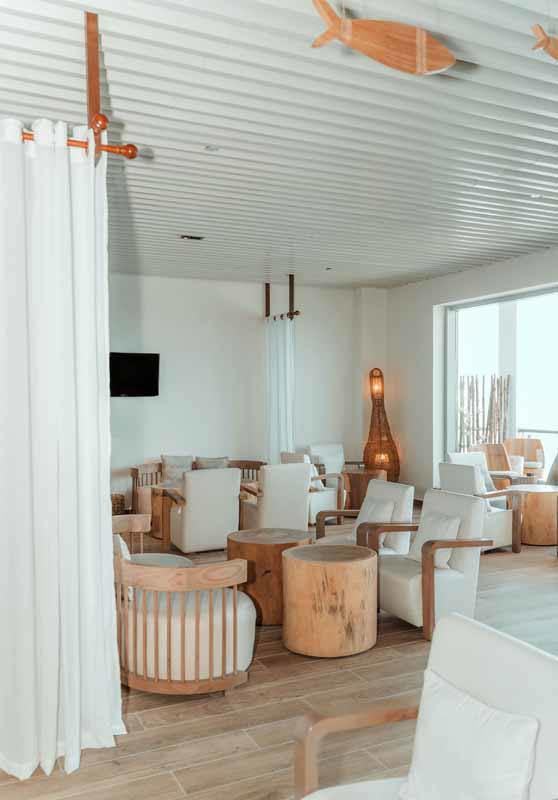 Constance Hotels & Resorts, nuova lounge al terminal degli idrovolanti, Noovilu, presso l'aeroporto internazionale Velana, alle Maldive.
