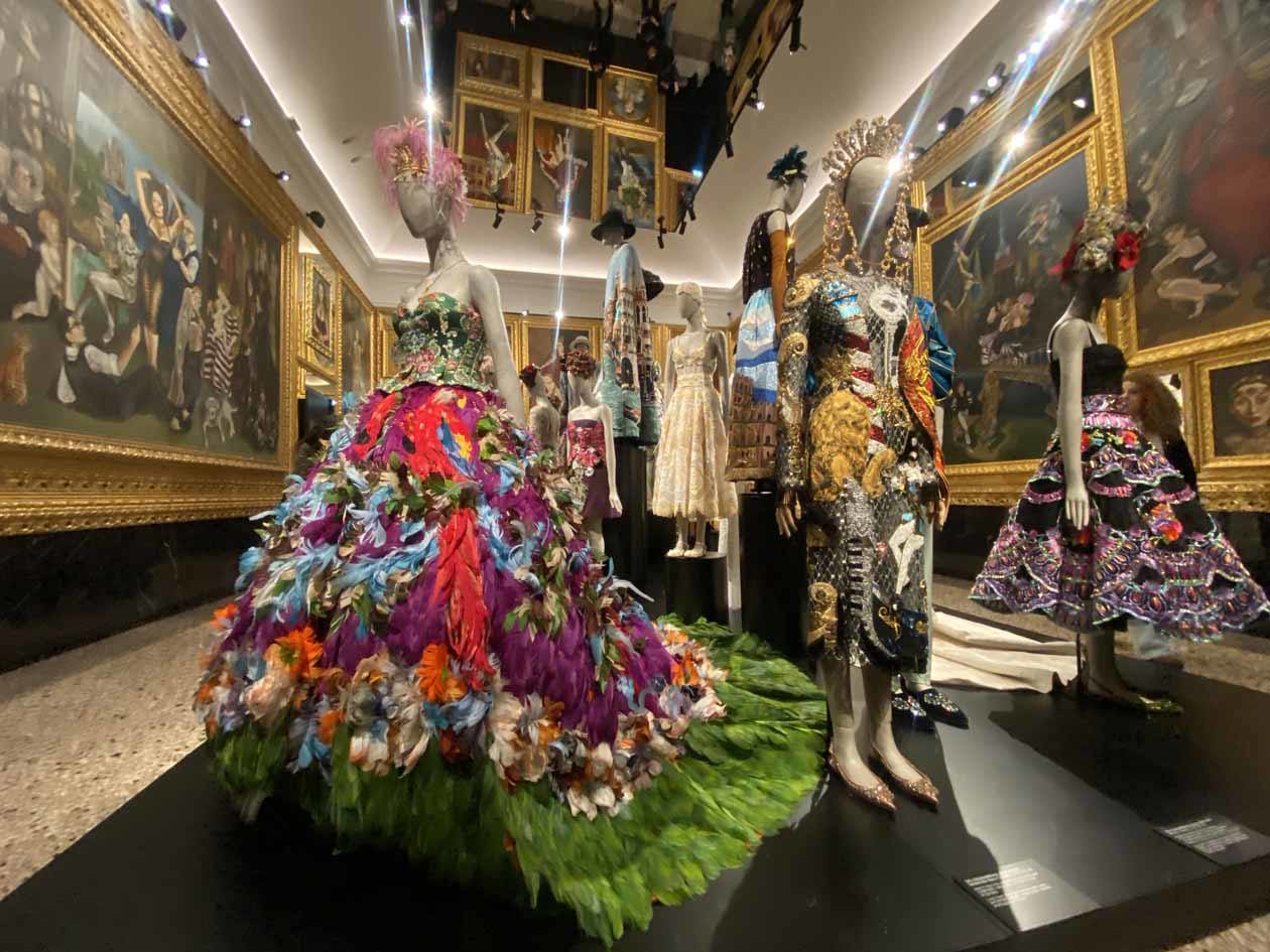 Mostra "Dal Cuore alle Mani: Dolce&Gabbana" al Palazzo Reale di Milano. Copyright © Avion Luxury Magazine.