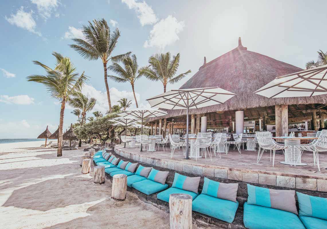La Pirogue Restaurants, Le Morne Beach Bar, Mauritius. Copyright © Sunlife