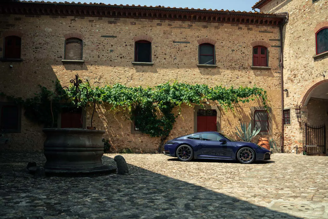 911 Carrera 4 GTS edizione '40 Anni Porsche Italia' Copyright © Dr. Ing. h.c. F. Porsche AG