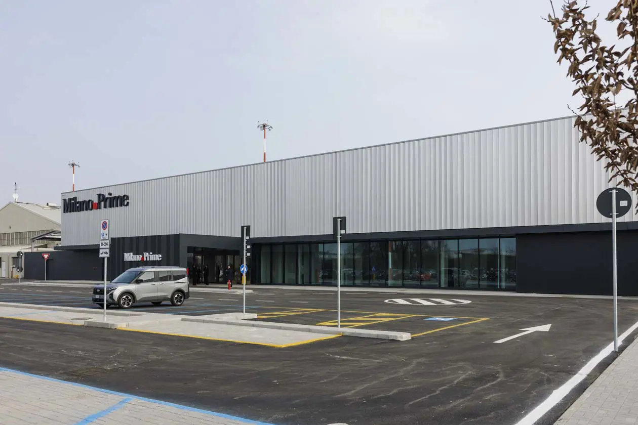 Nuovo Terminal di Milano Linate Prime - esterno e aerea parcheggio Foto: Copyright © SEA Milano Airport e SEA Prime