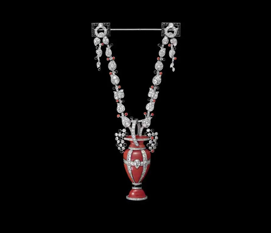 Spilla-pendente, Cartier Parigi, eseguita su ordinazione, 1922, Platino, diamanti, corallo, onice, Collezione Cartier Images copyrights: Nils Herrmann, Collection Cartier © Cartier