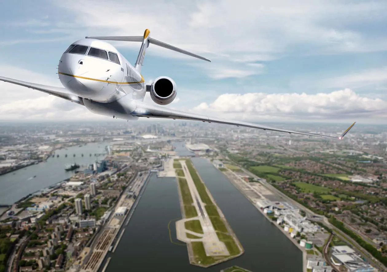 Bombardier Global 8000 Takeoff London City Copyright © Bombardier