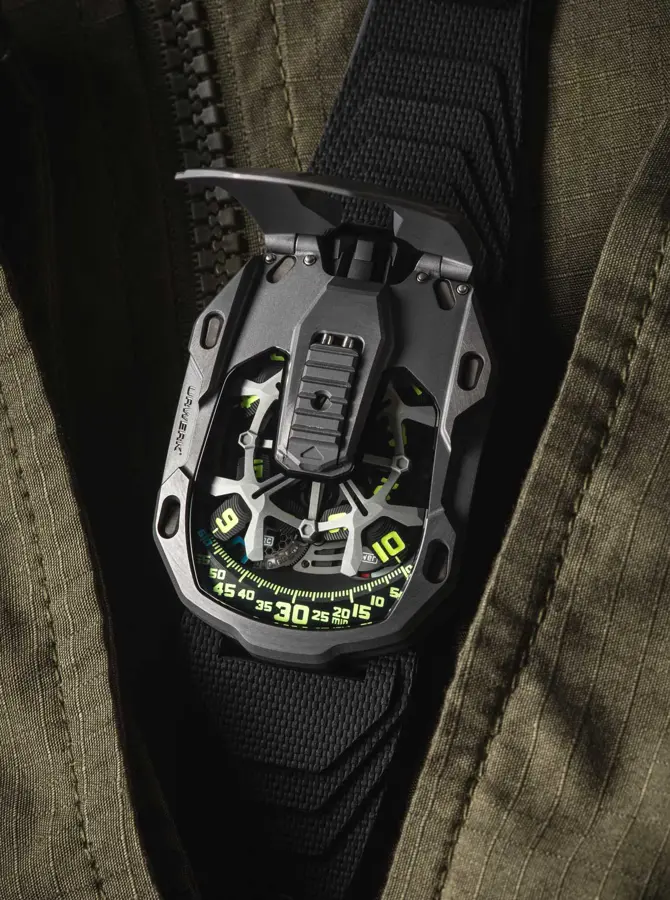 Orologio UR-105 TTH Tantalum Hull di Urwerk