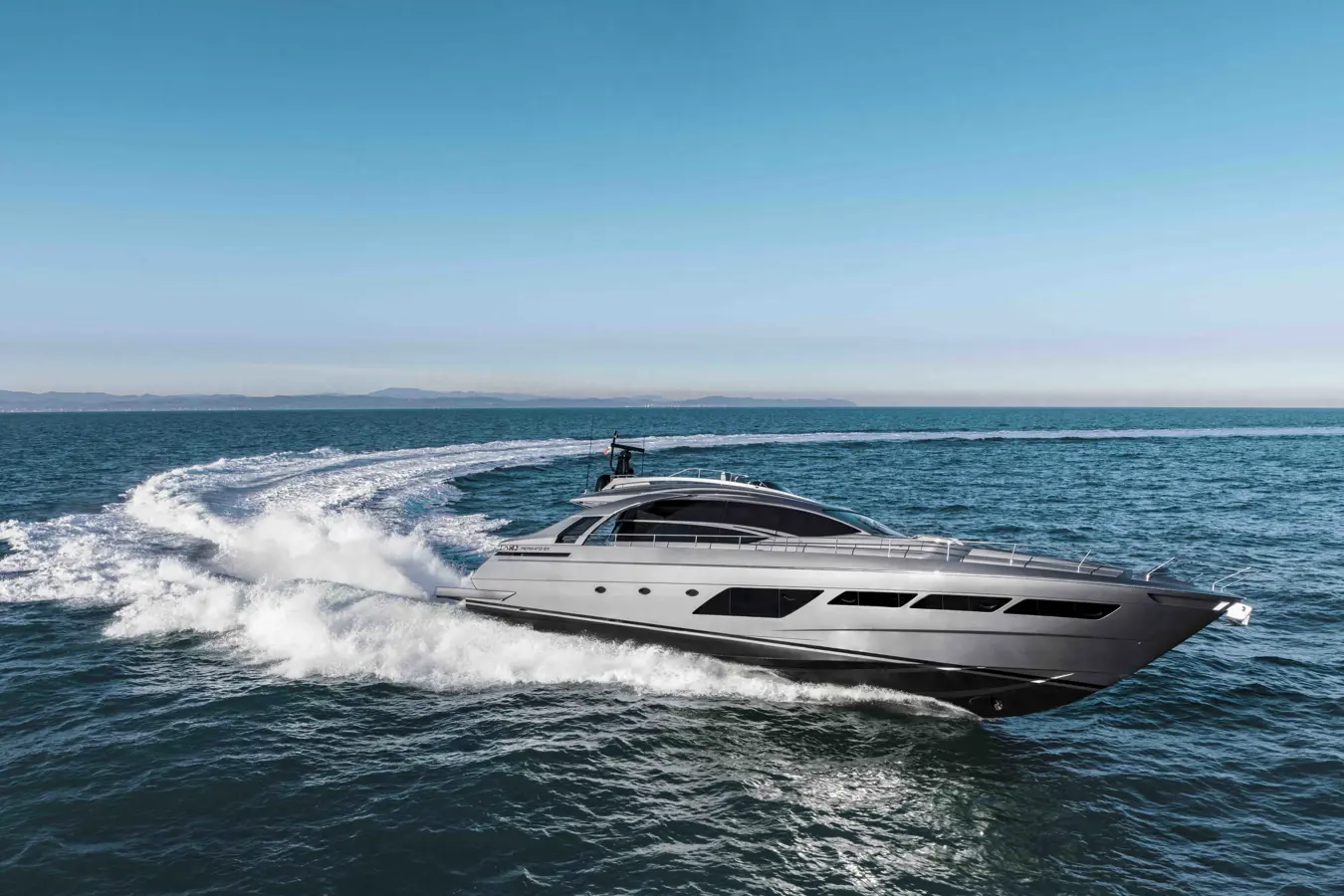 Pershing 8X, Dubai International Boat Show 2022