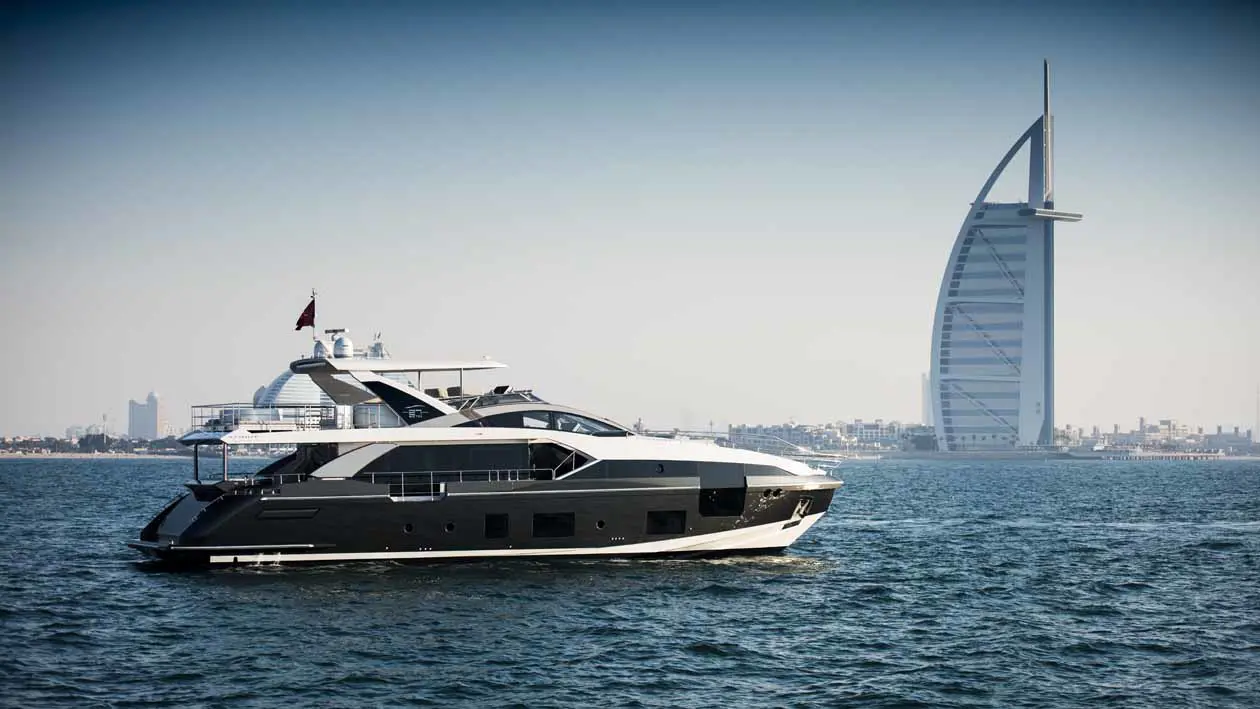 Azimut 27 metri, Dubai International Boat Show 2022