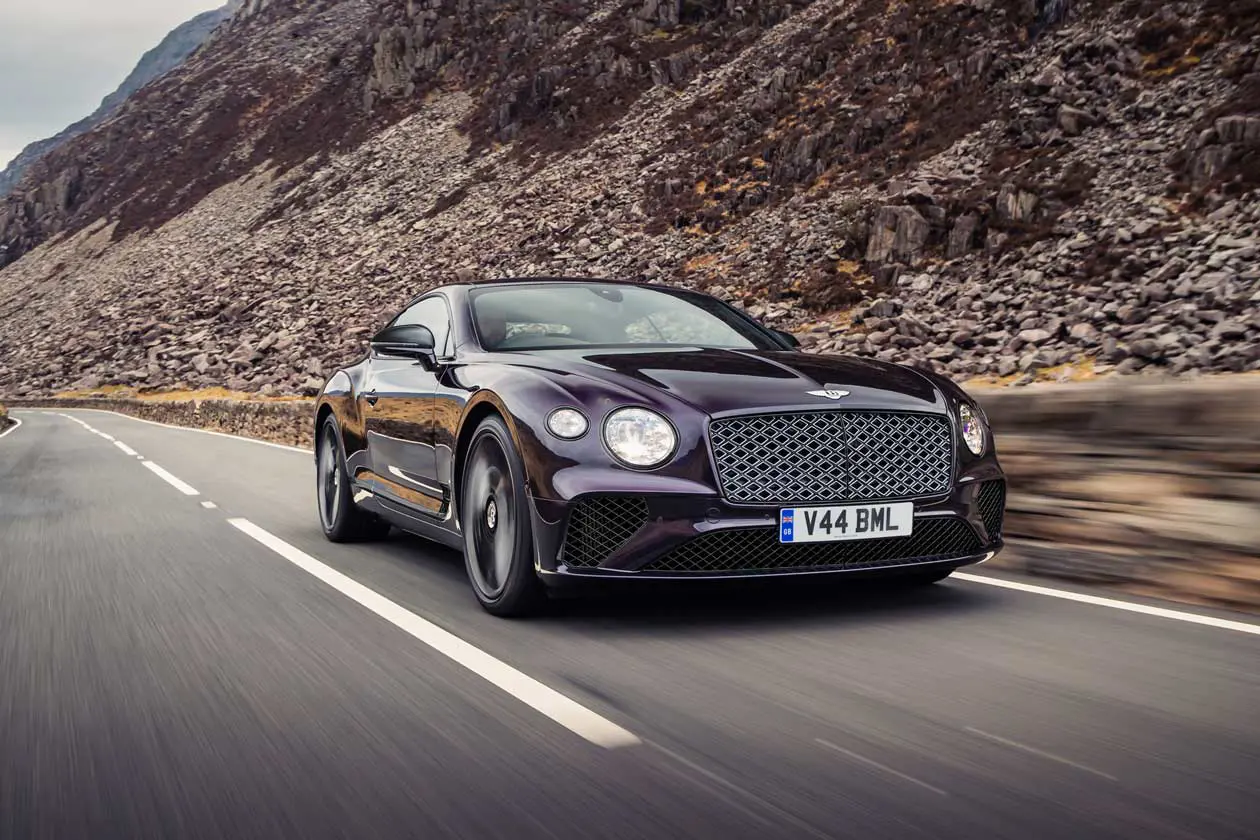 GT Mulliner Blackline di Bentley