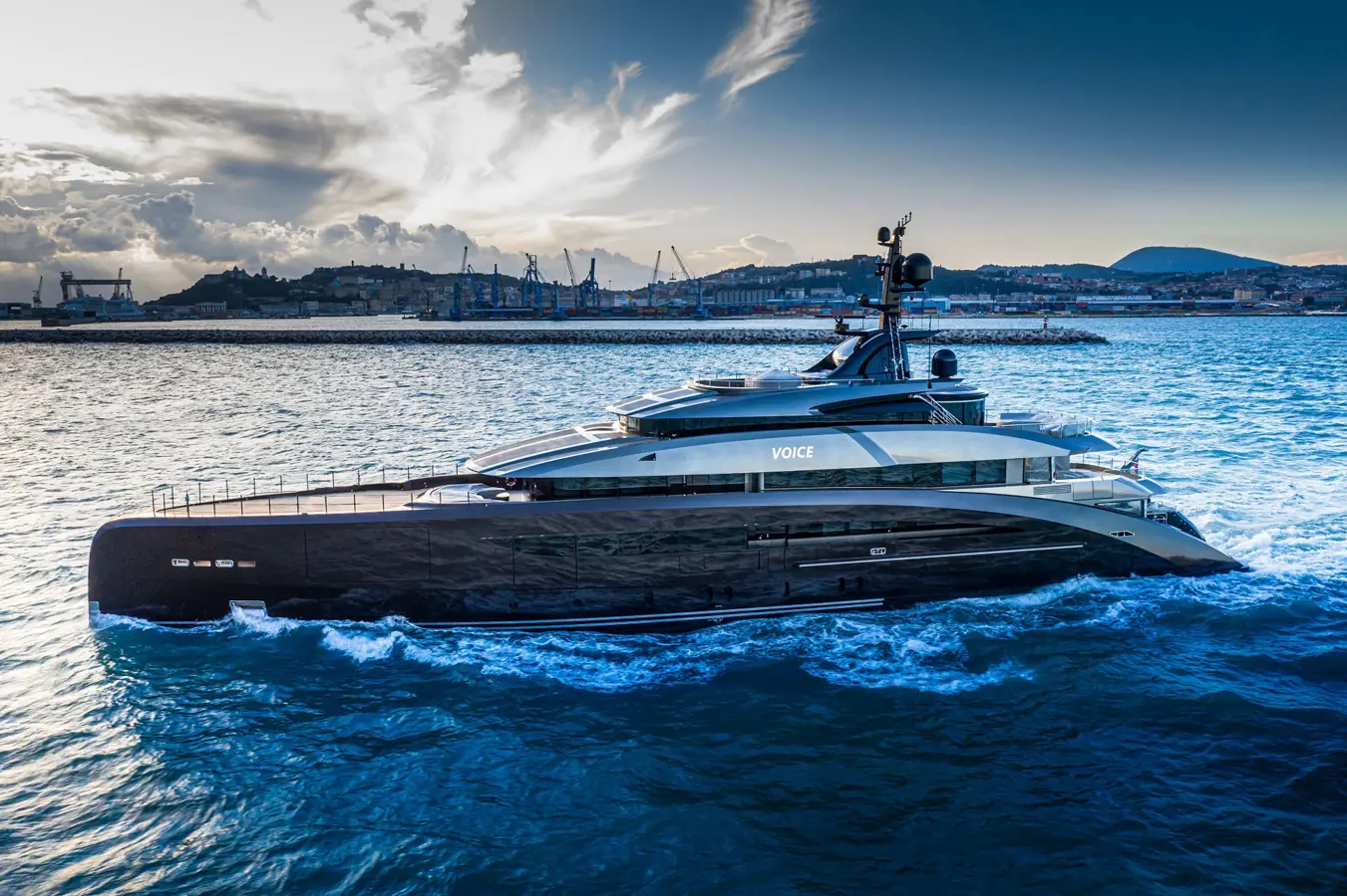 Megayacht M/Y 137 di CRN