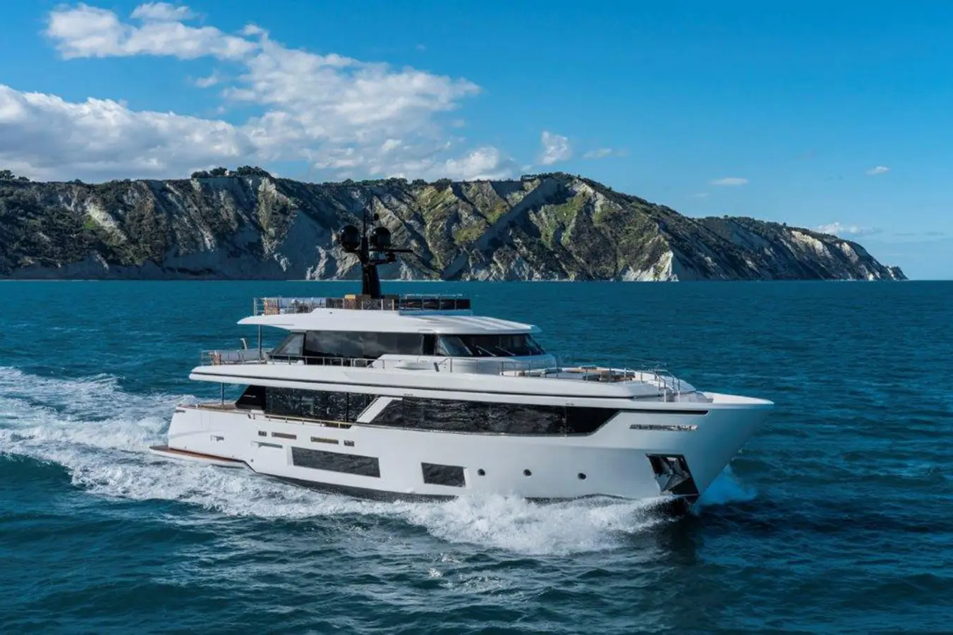 Custom Line Navetta 30