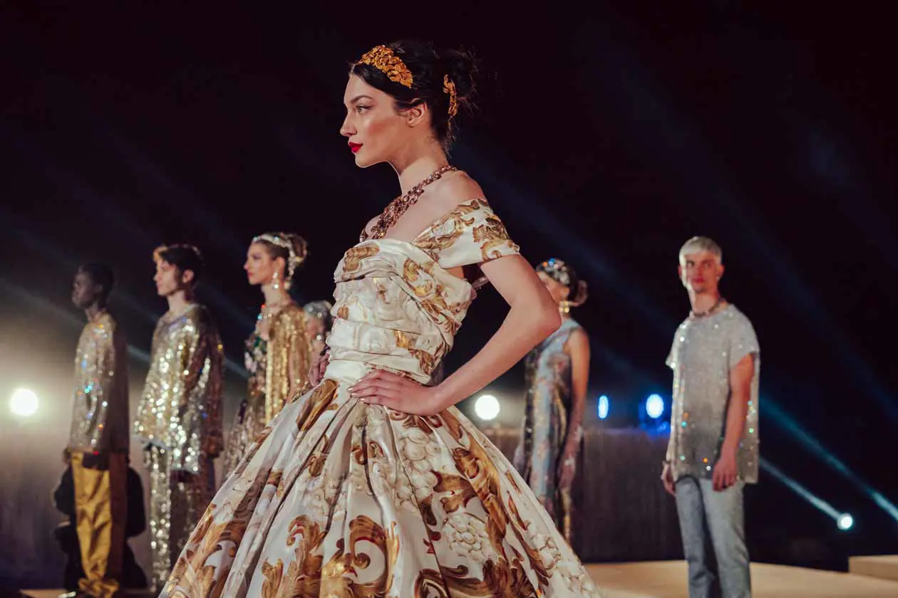 Dolce&Gabbana Alta Moda, Alta Sartoria e Alta Gioielleria sfilata a AlUla