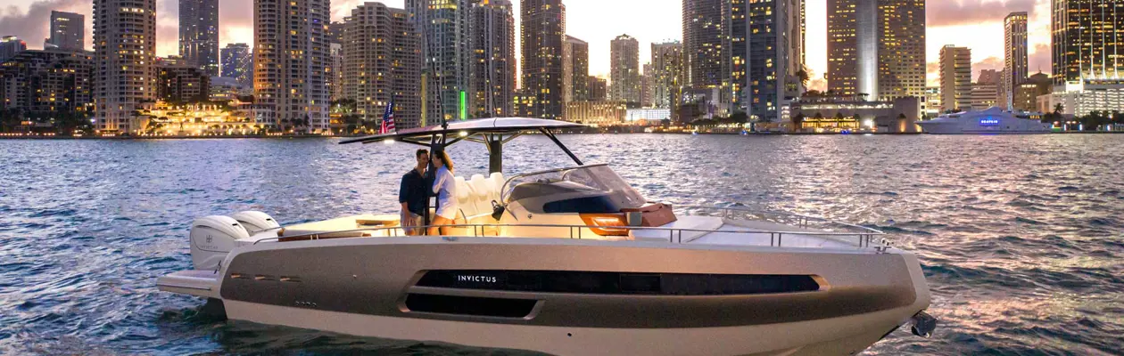 Invictus GT370S il nuovo fuoribordo da 850 cv ad alto tasso di personalizzazione