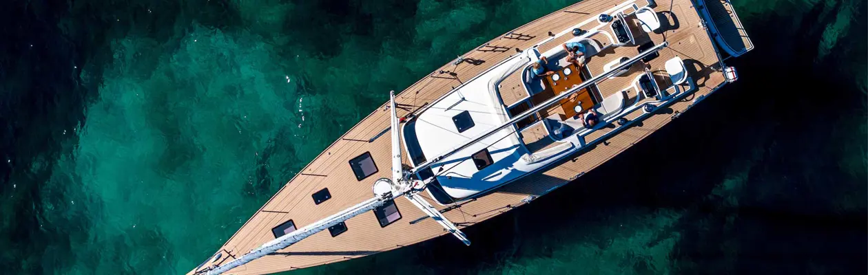 Contest 67CS yacht con interni Bentley su misura