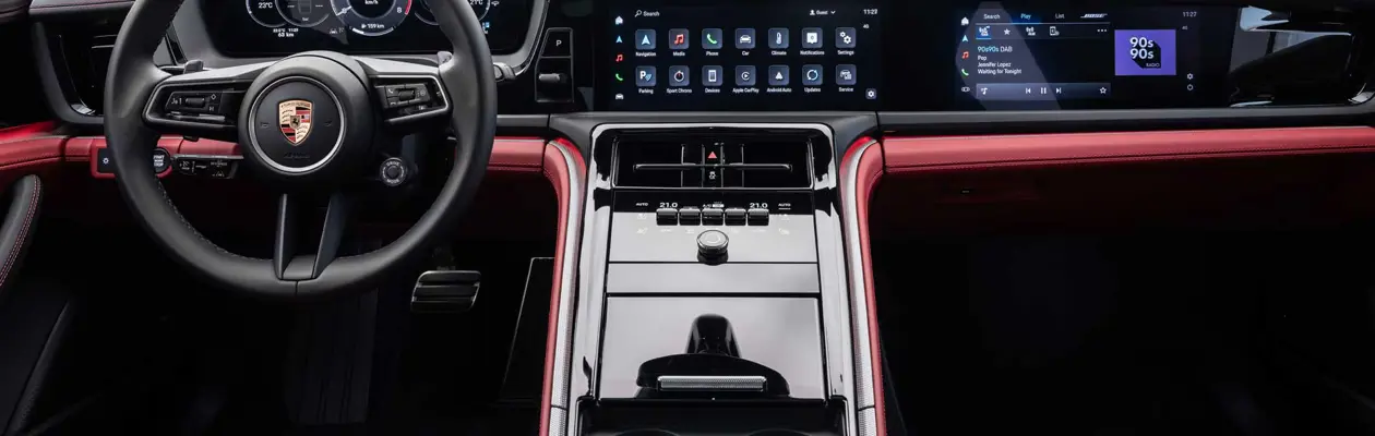 Nuovo concept di interni Porsche costruito intorno al guidatore