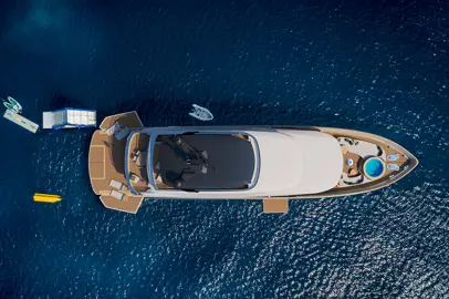 Estetica raffinata e rilassante per il superyacht Sirena 118