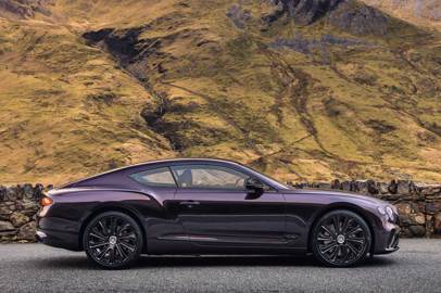 GT Mulliner Blackline di Bentley: l'accento più intenso del lusso contemporaneo