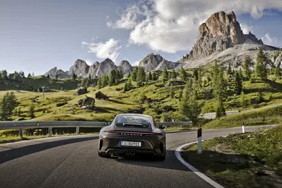 Porsche 911 GT3 Bergsport: 100 esemplari ispirati alle Alpi