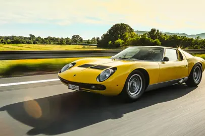 La Lamborghini Miura SV compie 50 anni