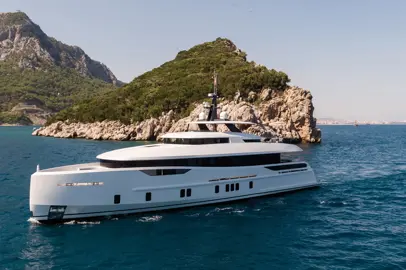 Superyacht nostalgici ed efficienti