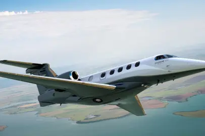 Connettività satellitare a bordo per i Phenom 300
