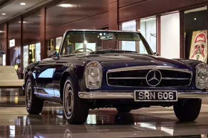 La Mercedes-Benz SL W113 Pagoda elettrica