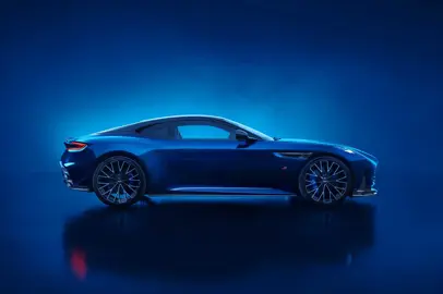Aston Martin DB12 S
