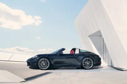 La nuova Porsche 911 Targa: elegante, inconfondibile, unica