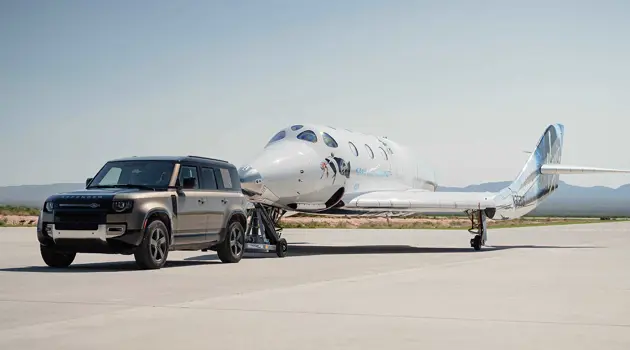 I veicoli Land Rover supportano il primo volo della Virgin Galactic