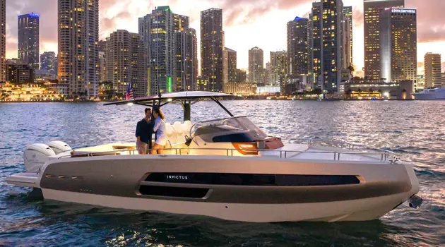 Invictus GT370S il nuovo fuoribordo da 850 cv ad alto tasso di personalizzazione