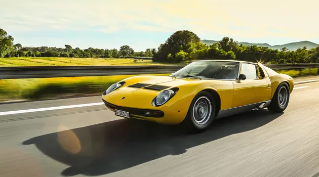 La Lamborghini Miura SV compie 50 anni