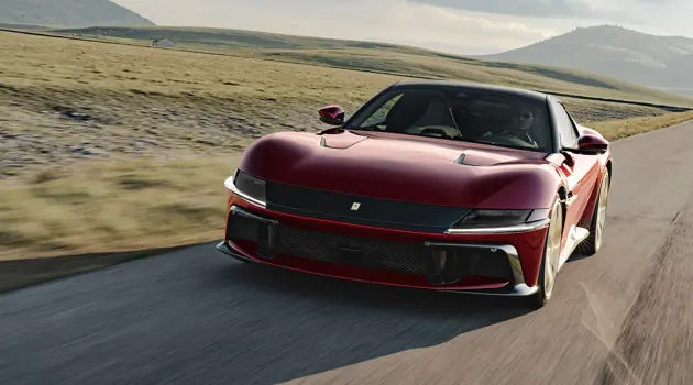 Ferrari 12Cilindri Manuale: 830 CV e ritorno alla guida più autentica