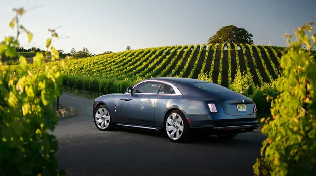 Rolls-Royce Spectre, la super coupé elettrica di lusso
