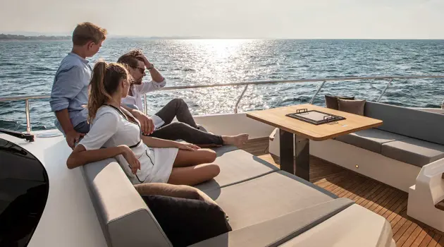 A bordo di uno yacht come in una villa sul mare