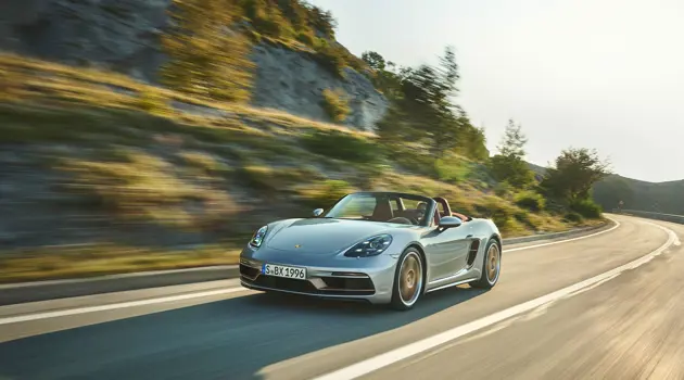 Porsche rende omaggio alla concept car “Boxster” presentata nel 1993