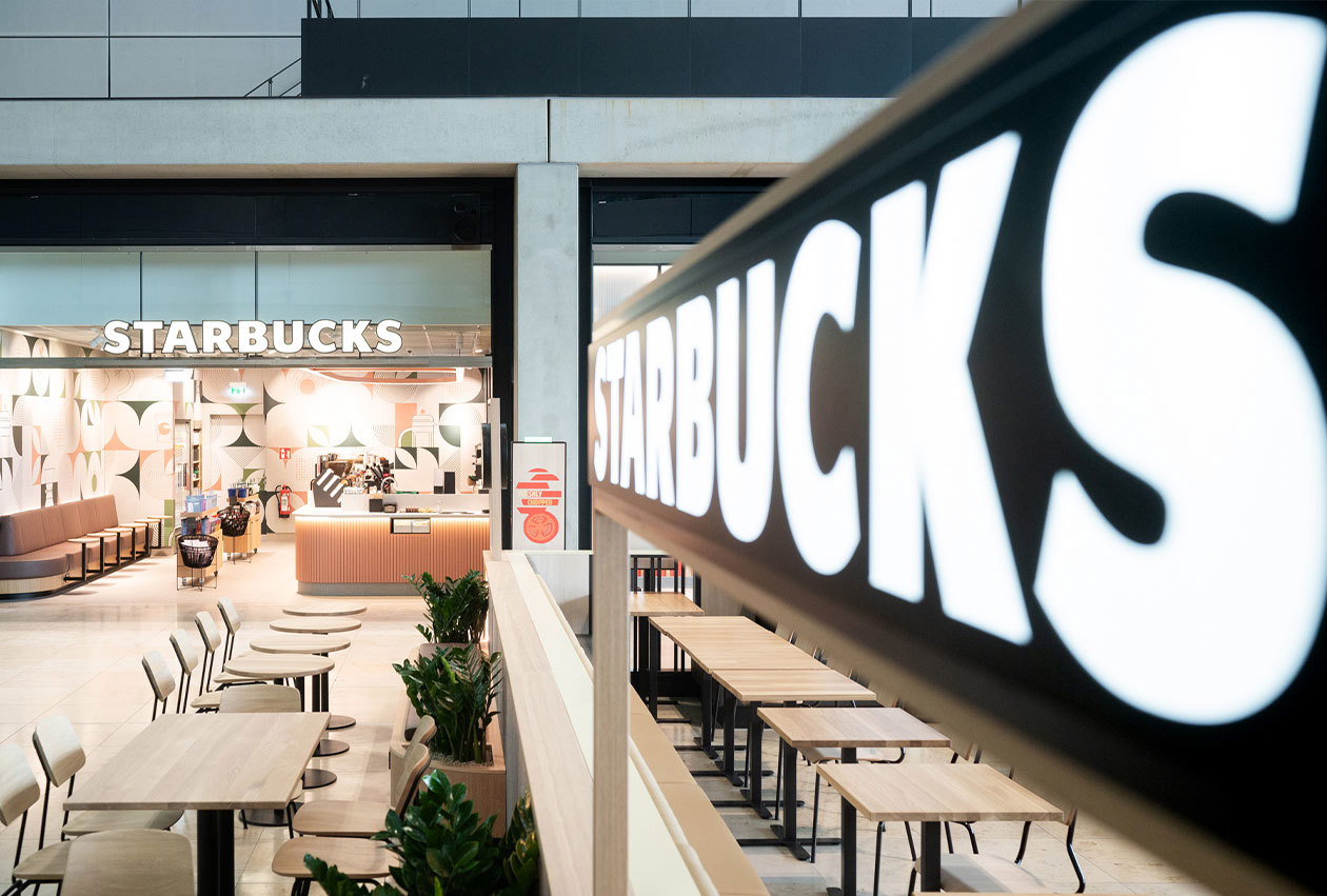 Starbucks Coffee House a Berlino-Brandeburgo Foto: Copyright © Ufficio Stampa aeroporto di Berlino Brandeburgo