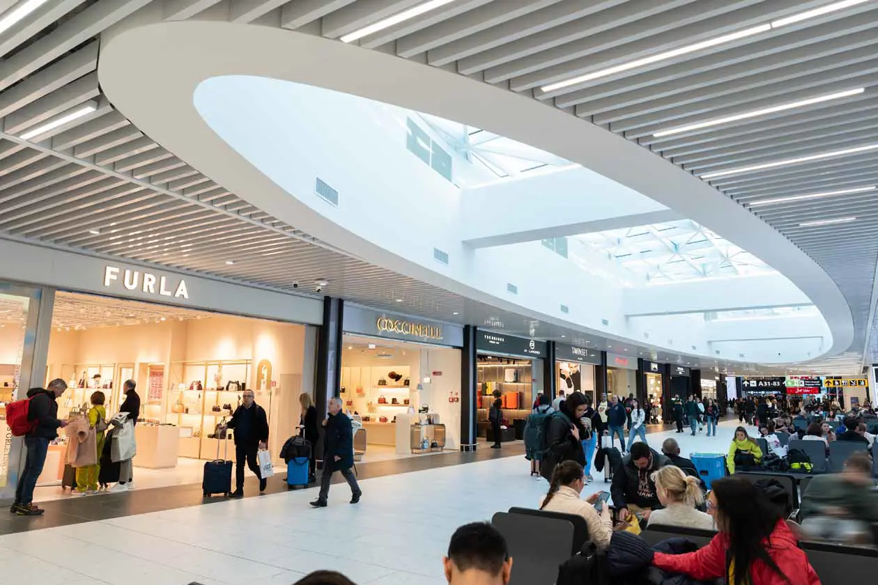 Furla e Coccinelle all'aeroporto di Roma Fiumicino. Copyright © Aeroporti di Roma