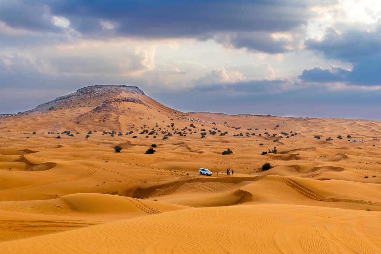 Deserto di Dubai. Copyright © Sisterscom.com / Anderm / Depositphotos