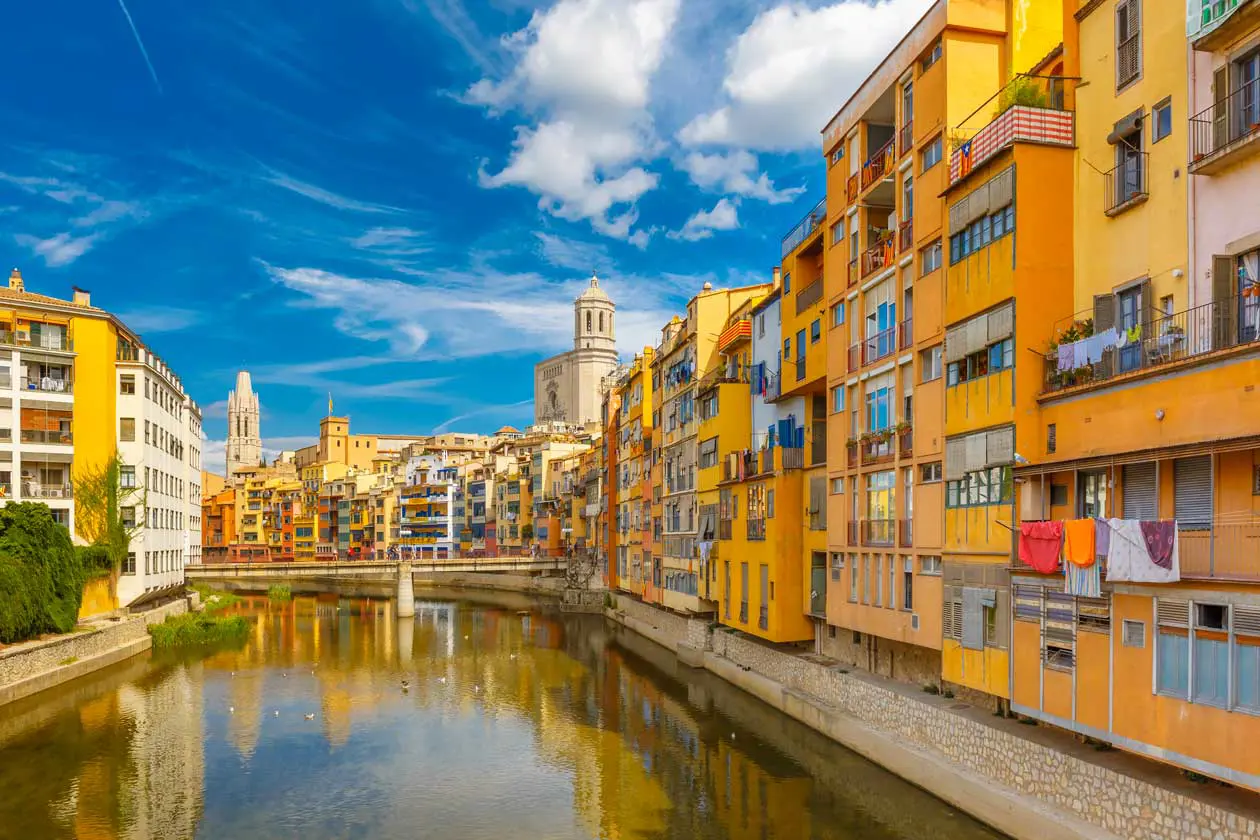 Girona, Spagna&nbsp;Foto: Copyright © Sisterscom.com /&nbsp;Depositphotos