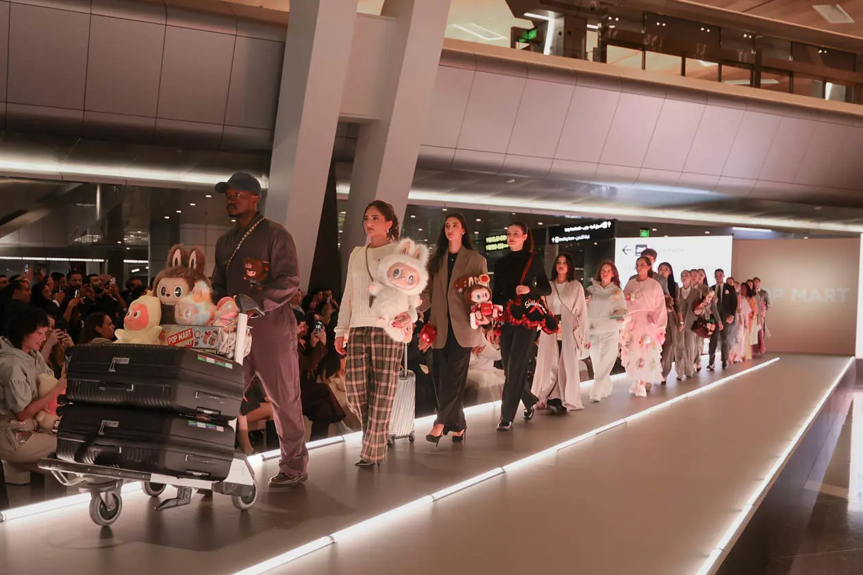 la sfilata POP MART all'aeroporto di Doha Foto: Copyright © Ufficio Stampa Qatar Duty Free