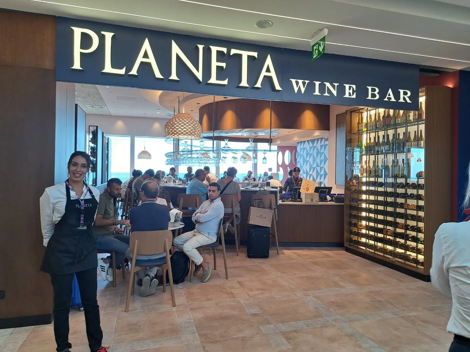 Nuova Area Food Aeroporto di Palermo. Foto: Copyright © Ufficio Stampa Aeroporto Internazionale di Palermo Falcone Borsellino