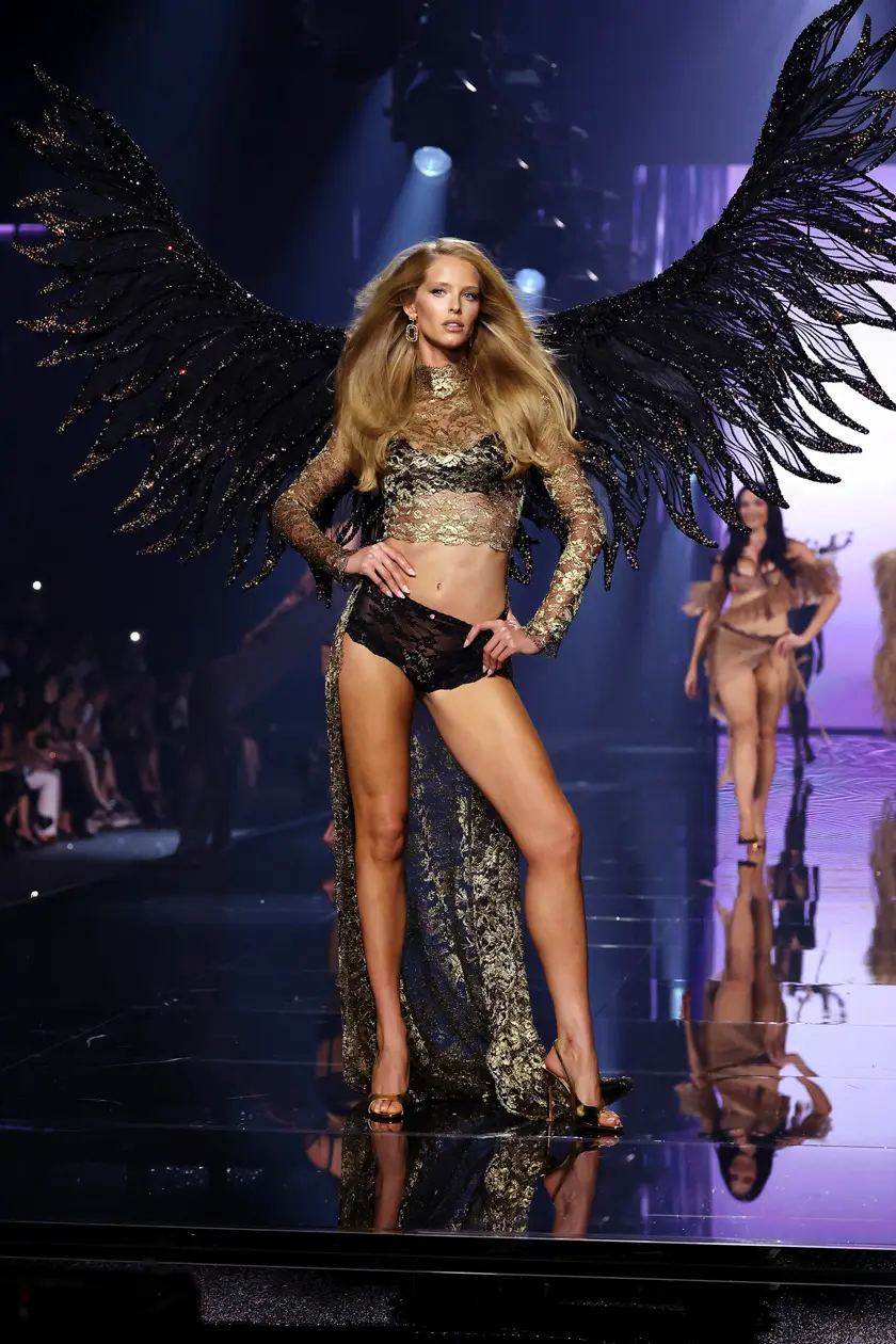   Victoria’s Secret Fashion Show 2026 – Abby Champion, “Cambiamenti d’Autunno”                                                  Foto ad esclusivo uso editoriale: Copyright ©&nbsp;Victoria's Secret 