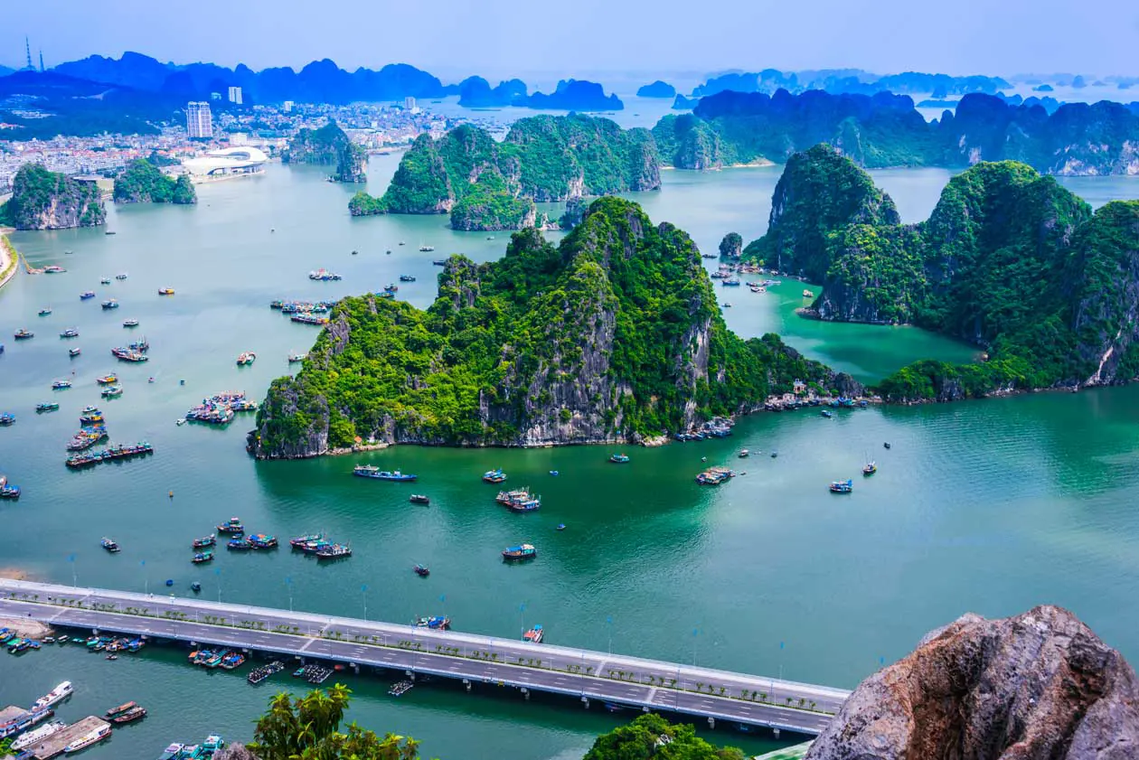 Baia di Ha Long.&nbsp;Foto: Copyright © Sisterscom.com /&nbsp;Depositphotos