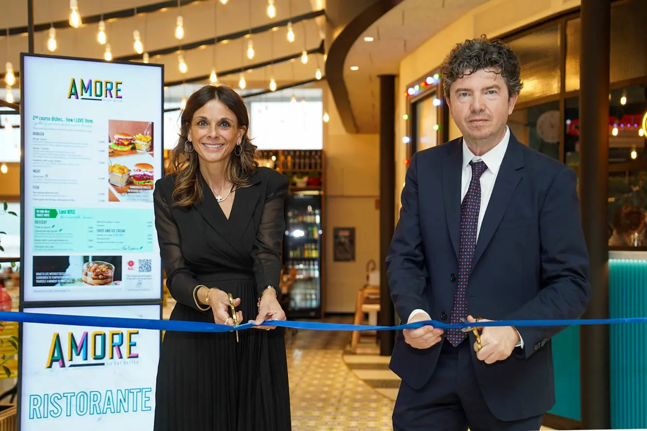 Marilena Blasi di ADR e Luca D'Alba di Avolta all'inaugurazione del ristorante Amore a Fiumicino. Foto: Copyright&nbsp;© Ufficio stampa Aeroporti di Roma