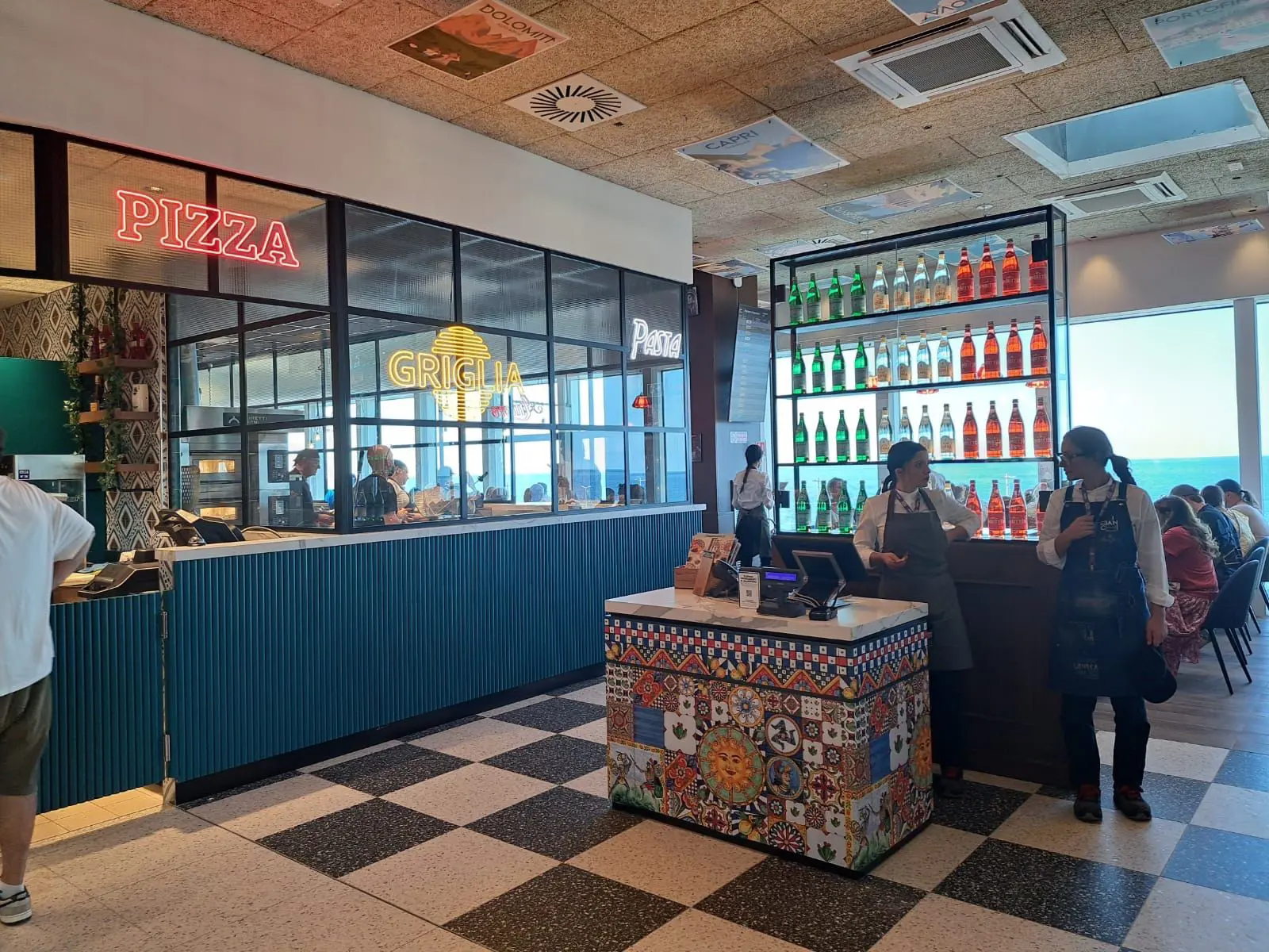 Nuova Area Food Aeroporto di Palermo. Foto: Copyright © Ufficio Stampa Aeroporto Internazionale di Palermo Falcone Borsellino