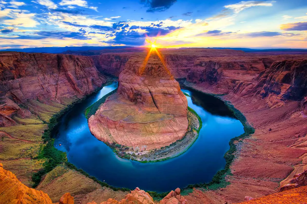 Horseshoe Bend nel nord dell'Arizona, a circa 6 km dalla cittadina di Page Foto: Copyright © Sisterscom.com / Depositphotos