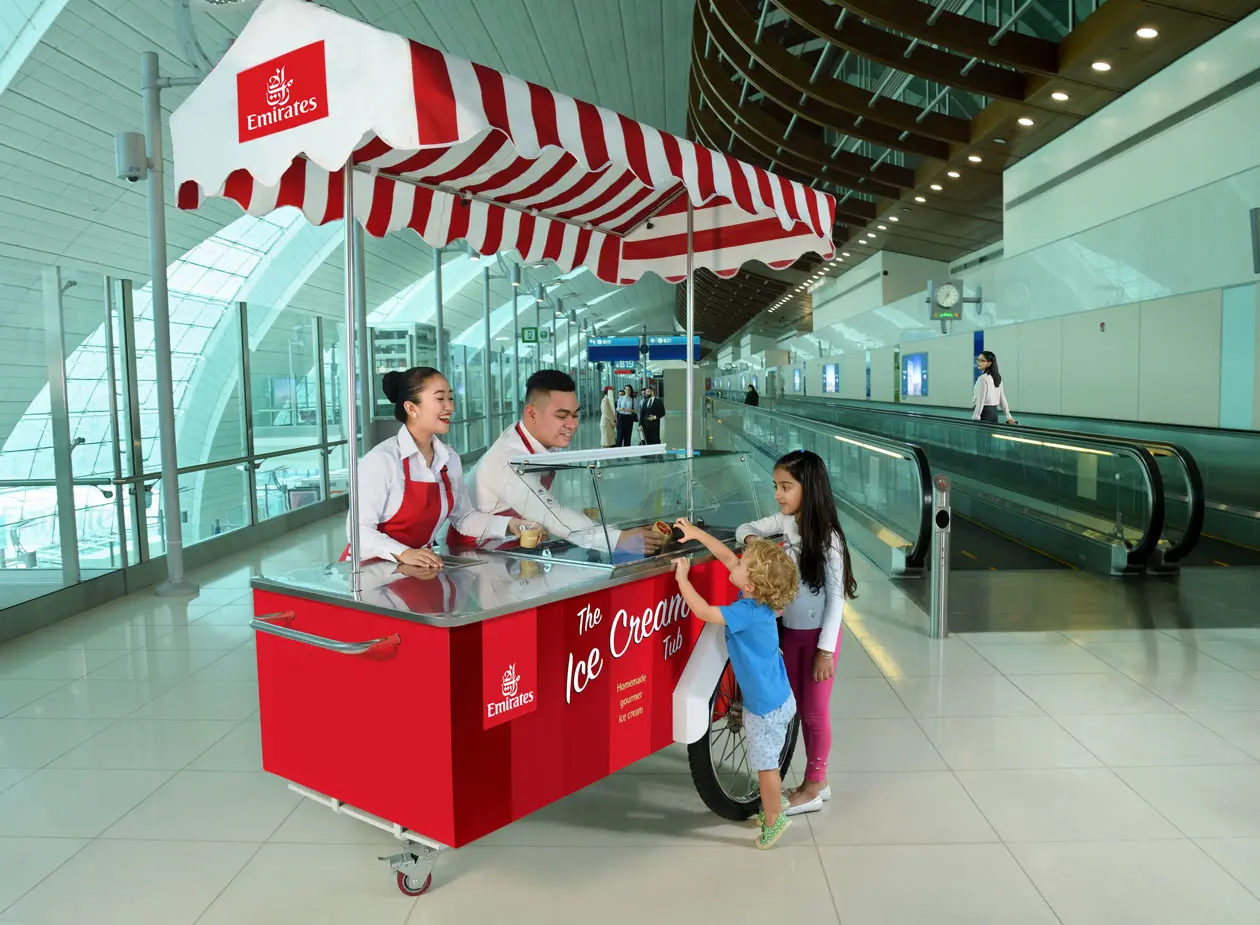 Emirates serve gelato gratuito al T3 dell'aeroporto internazionale di Dubai (DXB) il venerdì, il sabato e la domenica fino al 20 giugno. foto: Copyright © Ufficio Stampa Emirates